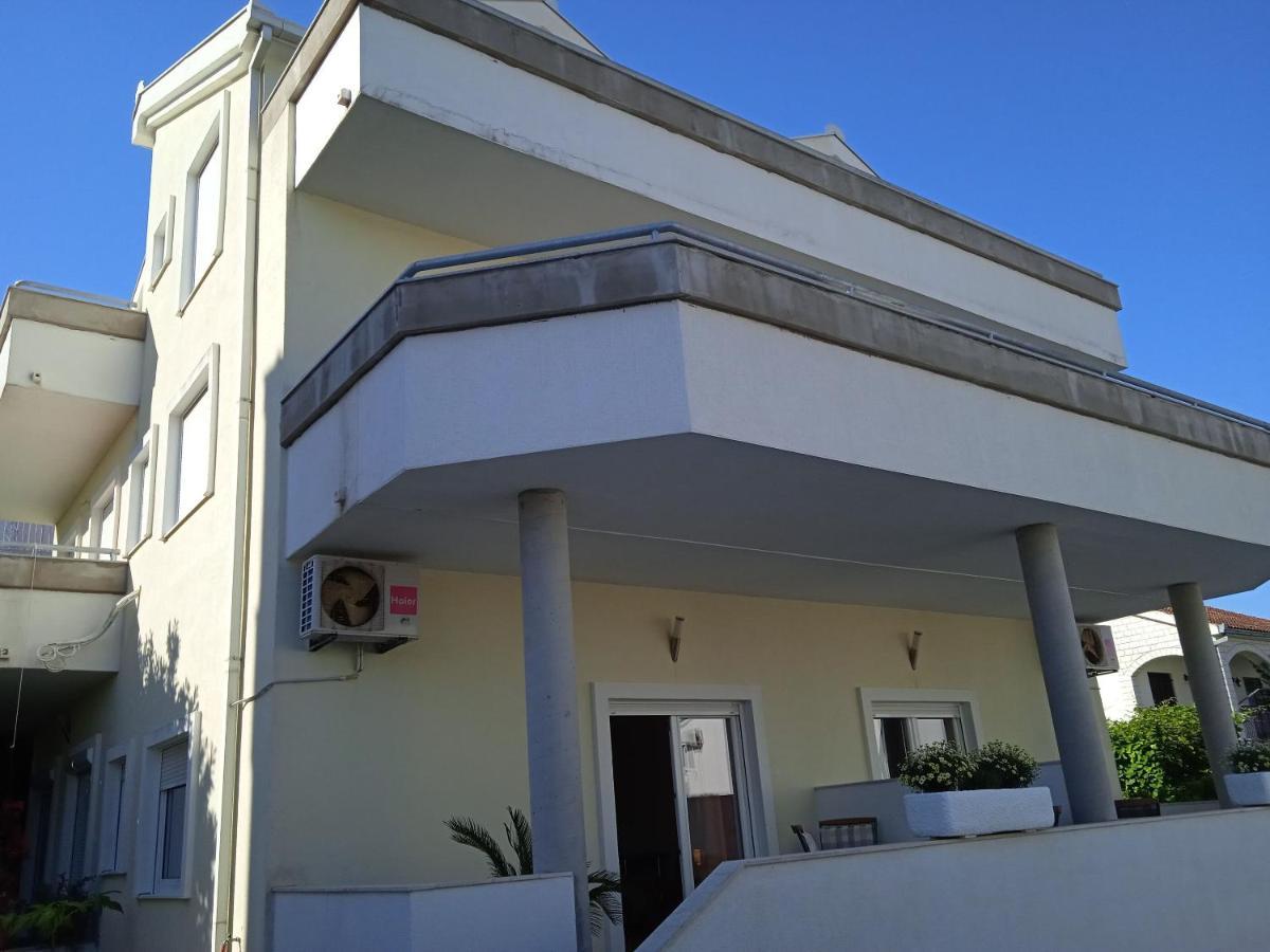Apartments Blazenka โตรกีร์ ภายนอก รูปภาพ