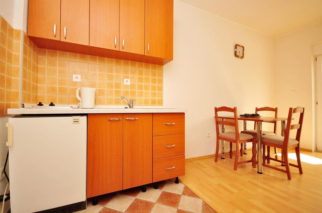 Apartments Blazenka โตรกีร์ ภายนอก รูปภาพ